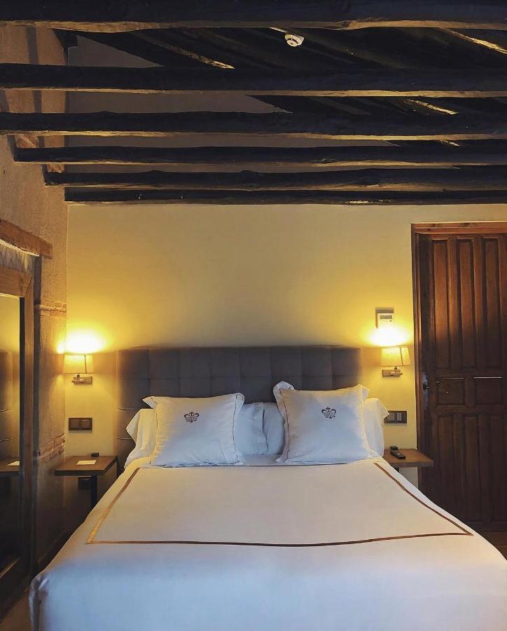 Hotel Boutique Casa Del Comendador Navalcarnero Bagian luar foto
